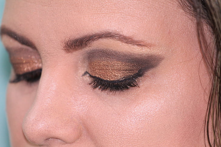 Expert Guide: How to Achieve a Perfect Winged Liner Look